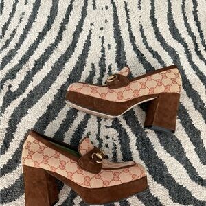 Gucci Women's Brown and Cream Heeled Loafers